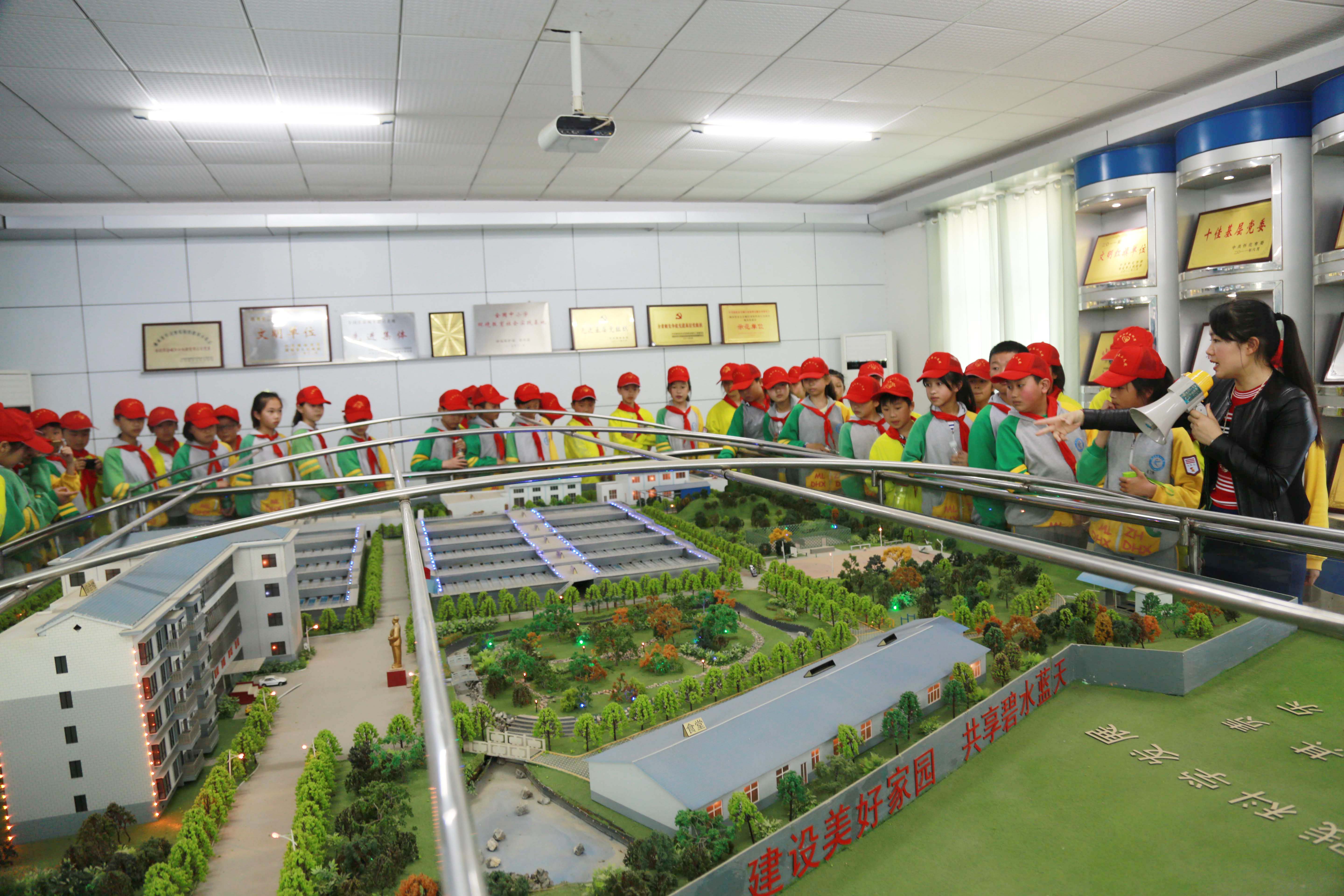 城管进校园 宏宇小学参观市污水处理有限星空官方版网站登录入口-星空(中国).jpg